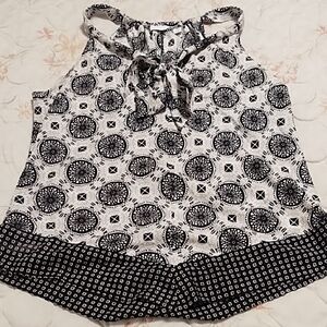 New York & Company Black and White Geometric Blouse